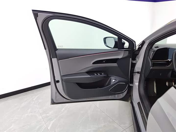 Фото 7 - Hongqi EH7