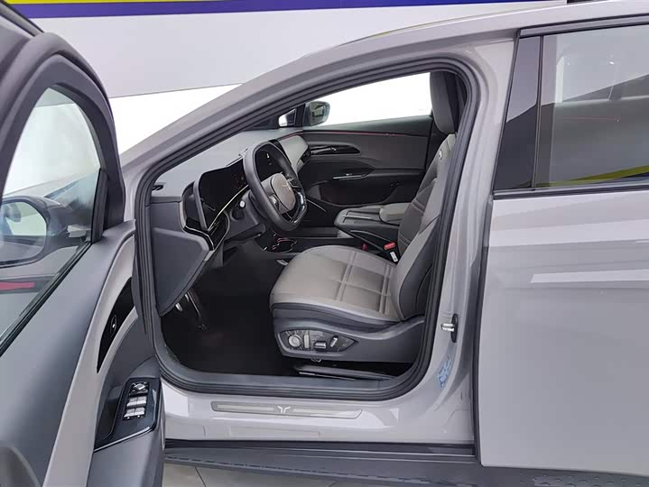 Фото 9 - Hongqi EH7