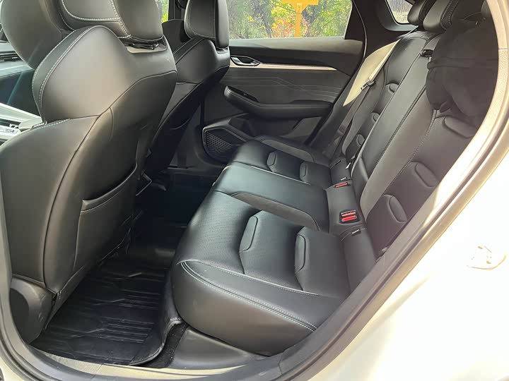 Фото 10 - Geely Preface