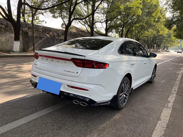 Фото 6 - Geely Preface