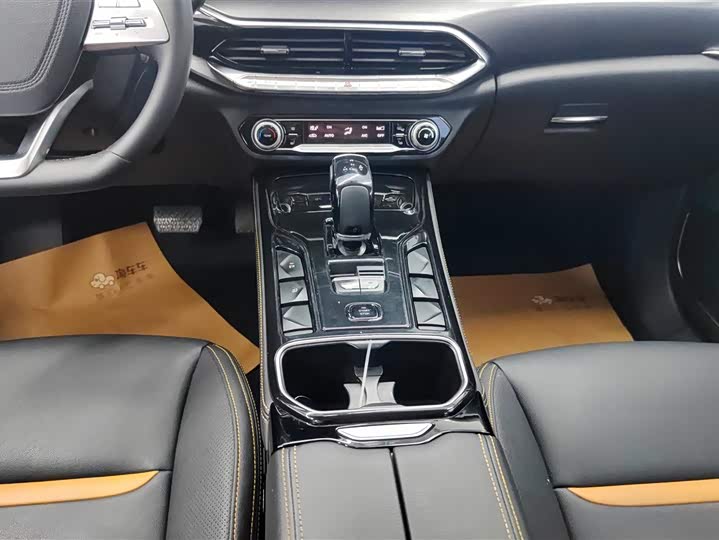 Фото 15 - Bestune T77