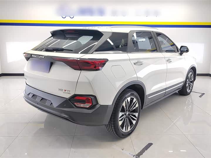 Фото 6 - Bestune T77