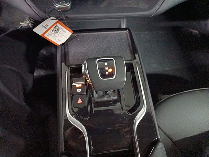 Фото 14 - Hongqi E-QM5