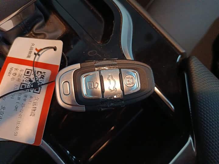 Фото 9 - Hongqi E-QM5