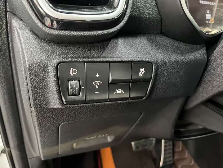 Фото 14 - Kia KX5