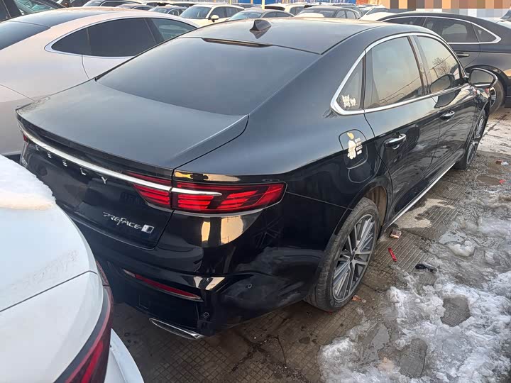 Фото 7 - Geely Preface