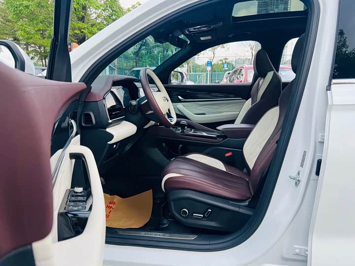 Фото 10 - Geely Monjaro