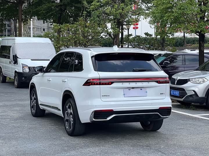 Фото 3 - Geely Monjaro