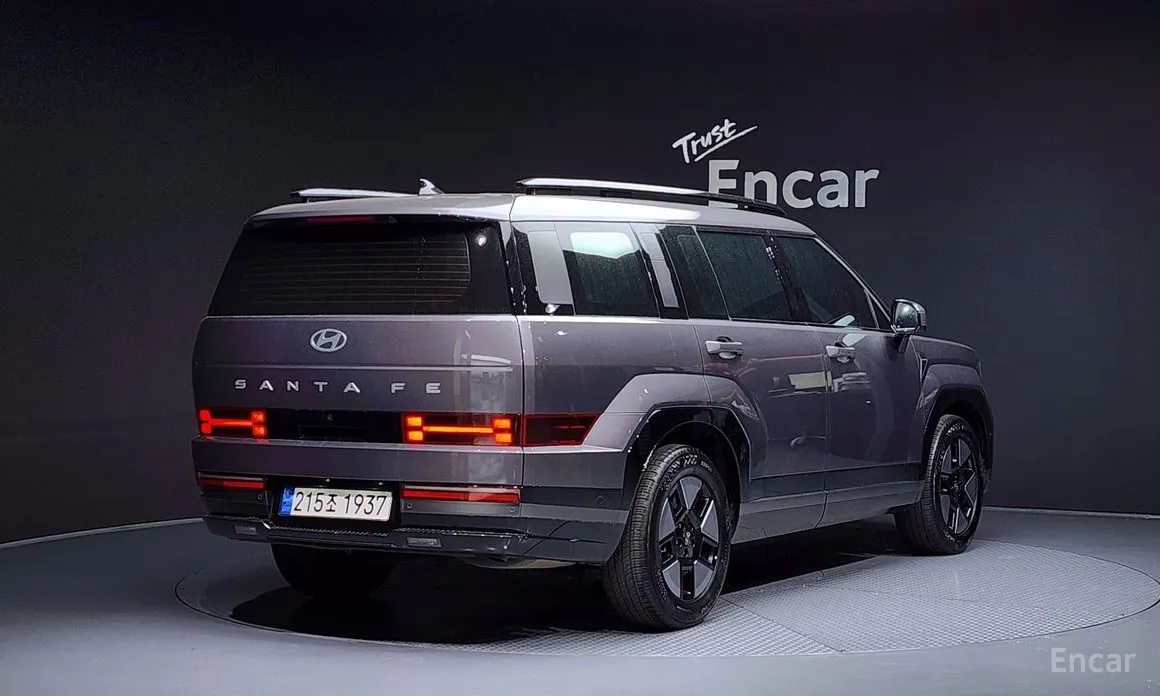 Фото 2 - Hyundai Santa Fe