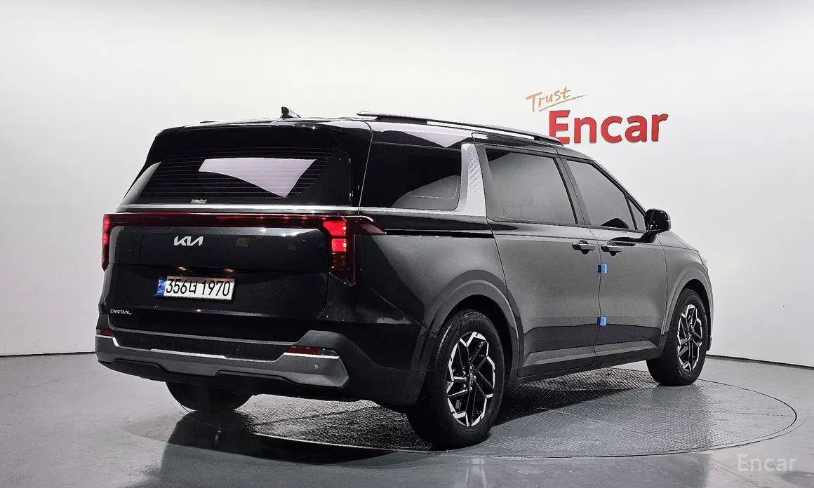 Фото 2 - Kia Carnival