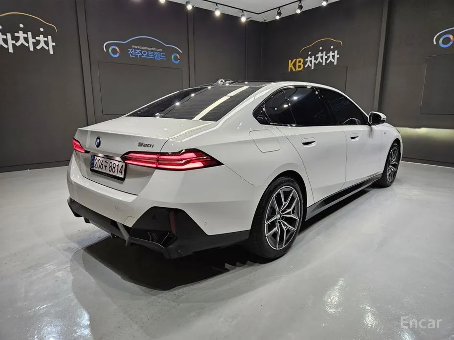 Фото 2 - BMW 5 Series