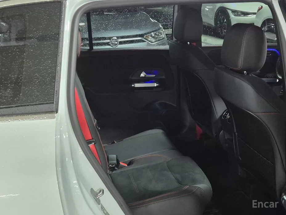 Фото 9 - Mercedes-Benz GLB-Class