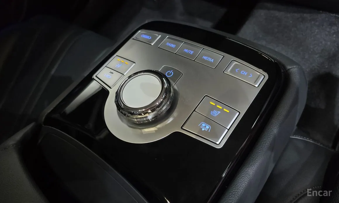 Фото 19 - Genesis G80