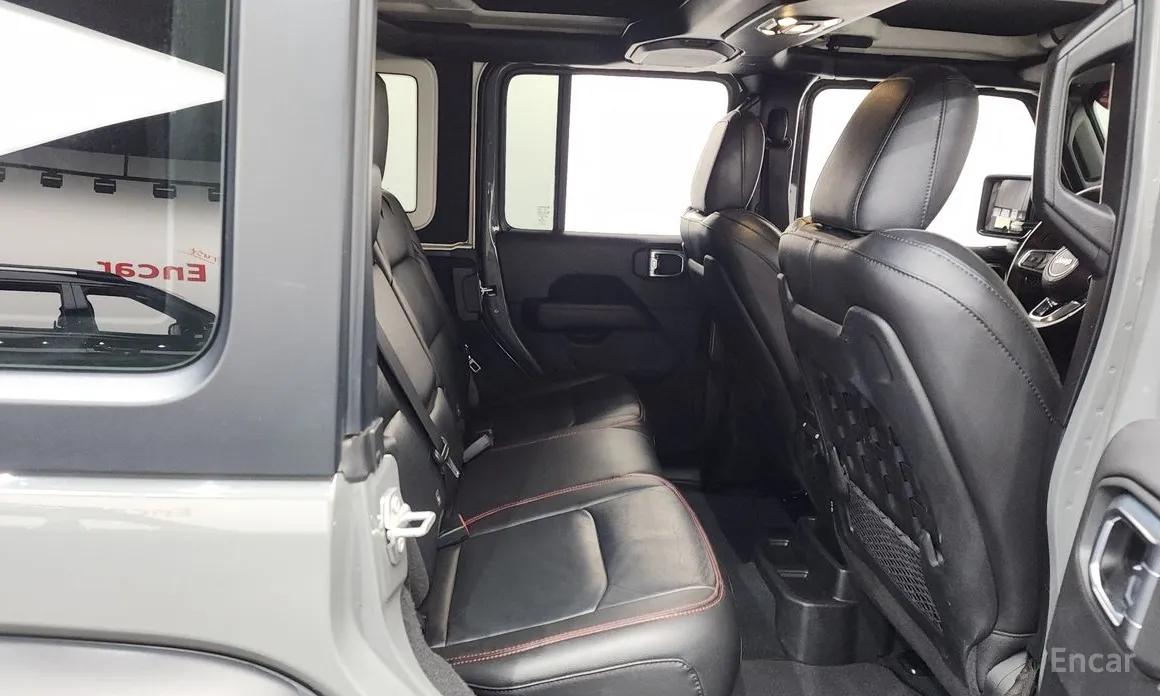 Фото 12 - Jeep Wrangler