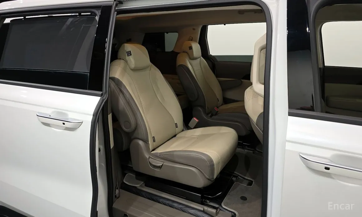 Фото 12 - Kia Carnival