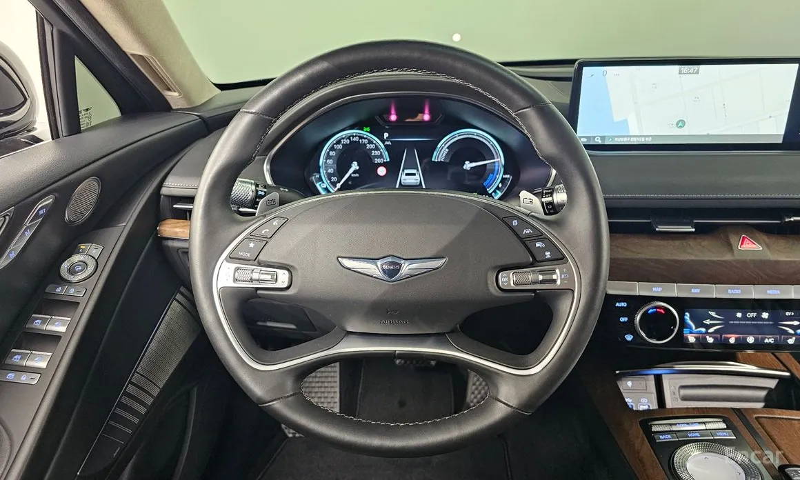 Фото 13 - Genesis G80