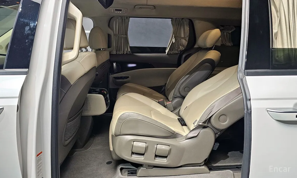 Фото 12 - Kia Carnival