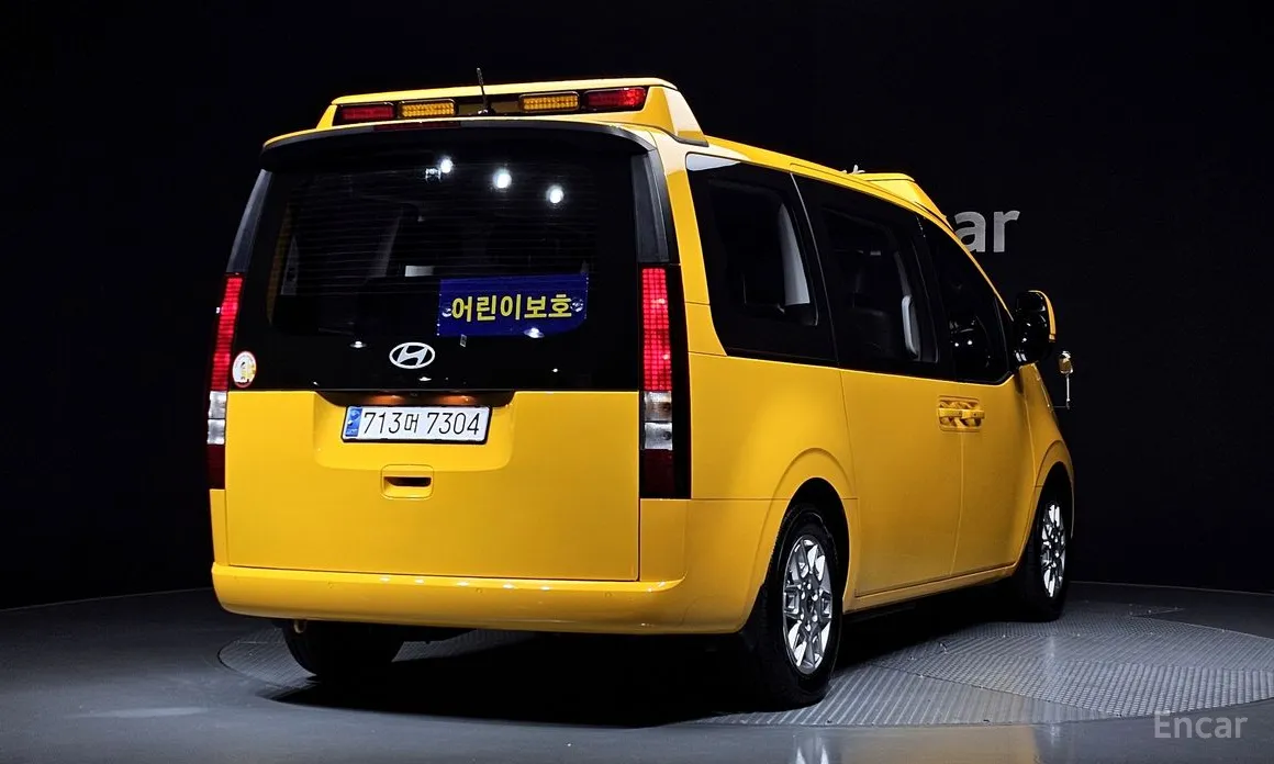 Фото 2 - Hyundai Staria