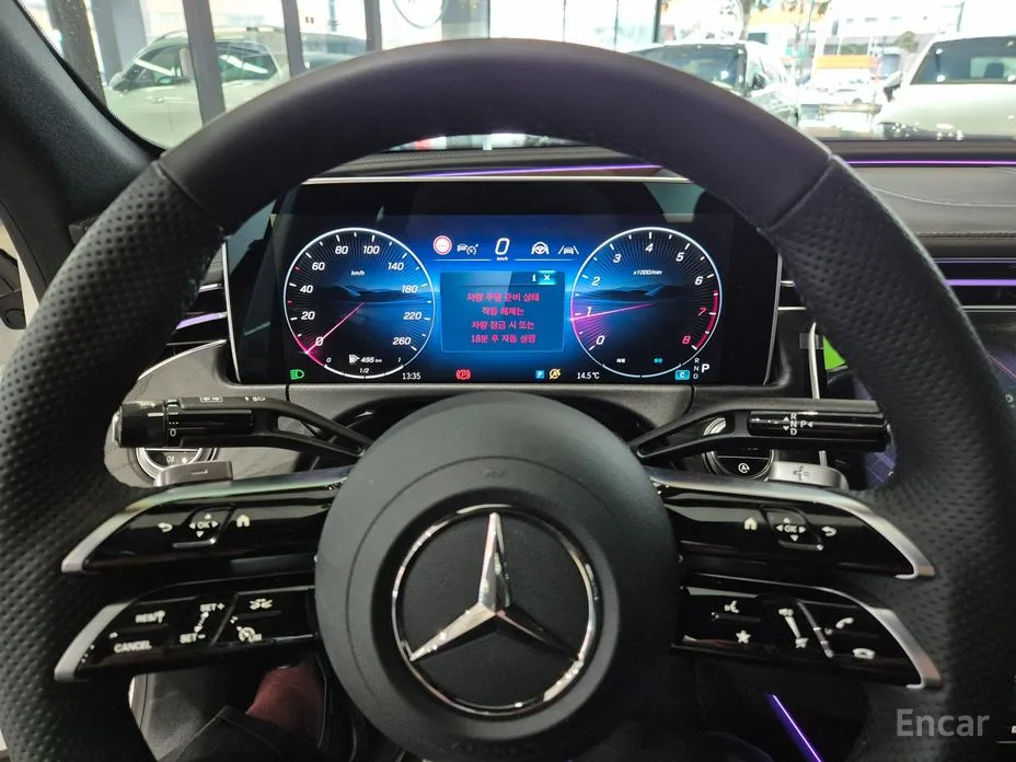 Фото 18 - Mercedes-Benz E-Class