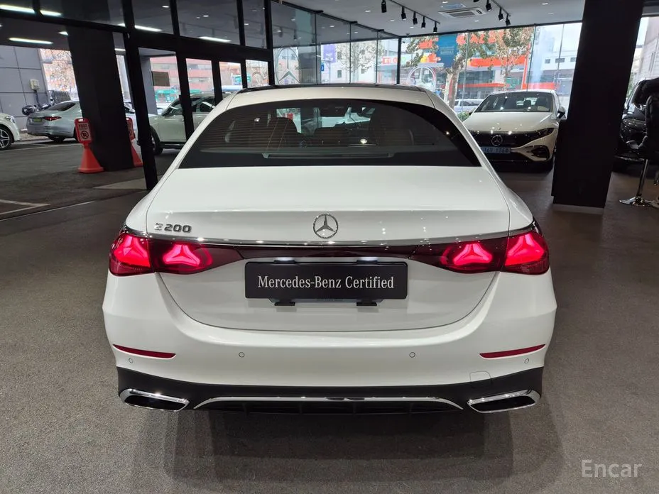 Фото 4 - Mercedes-Benz E-Class