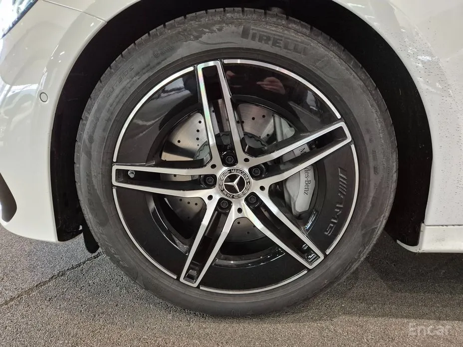 Фото 5 - Mercedes-Benz E-Class