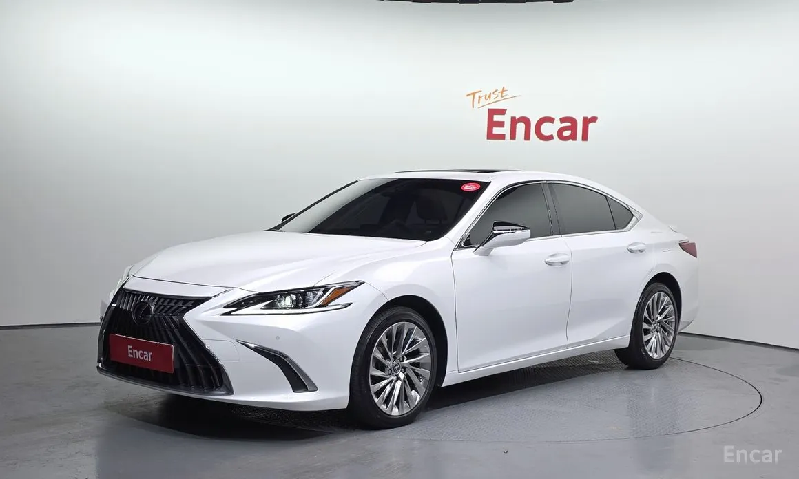 Фото 1 - Lexus ES