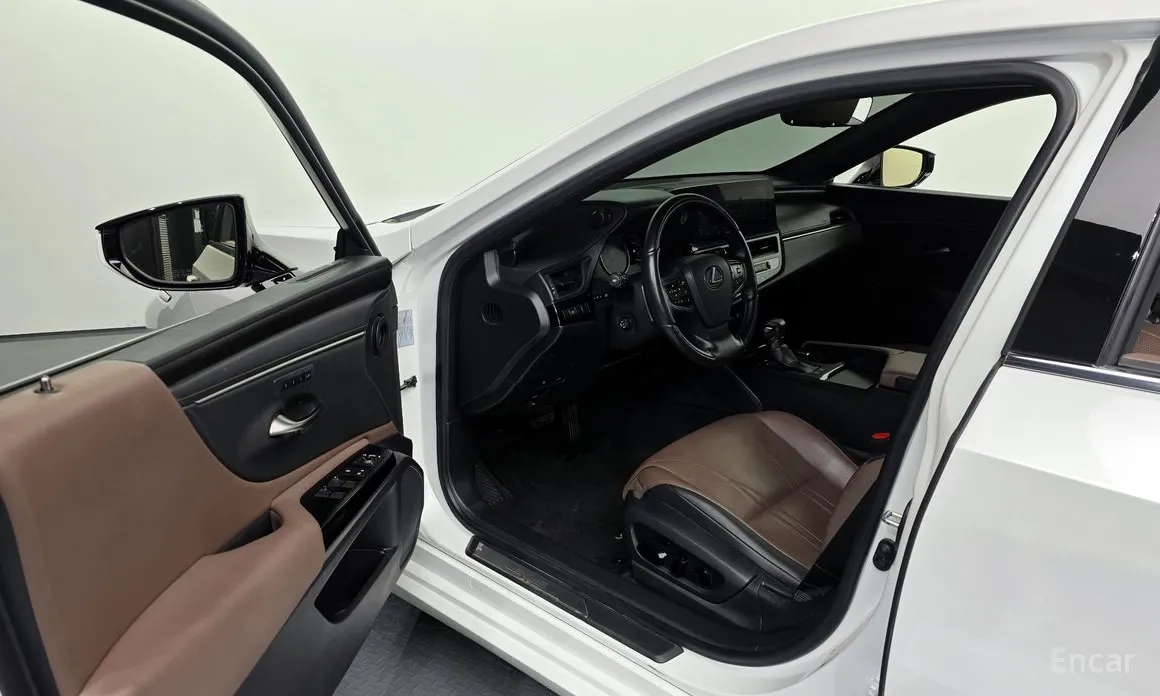 Фото 10 - Lexus ES