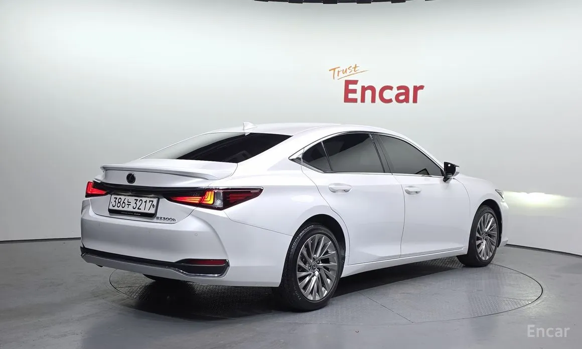 Фото 2 - Lexus ES