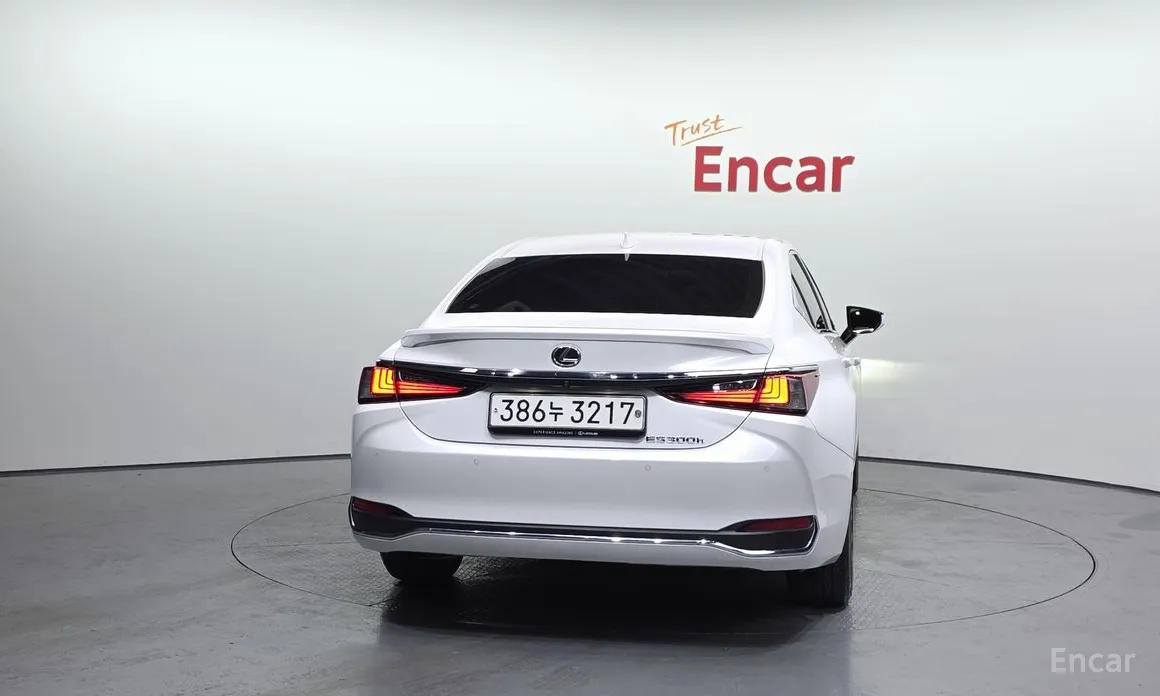 Фото 4 - Lexus ES