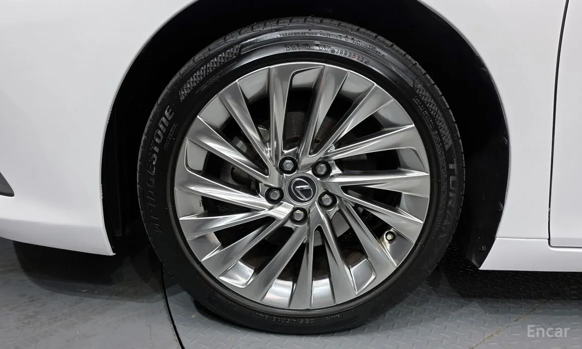 Фото 5 - Lexus ES