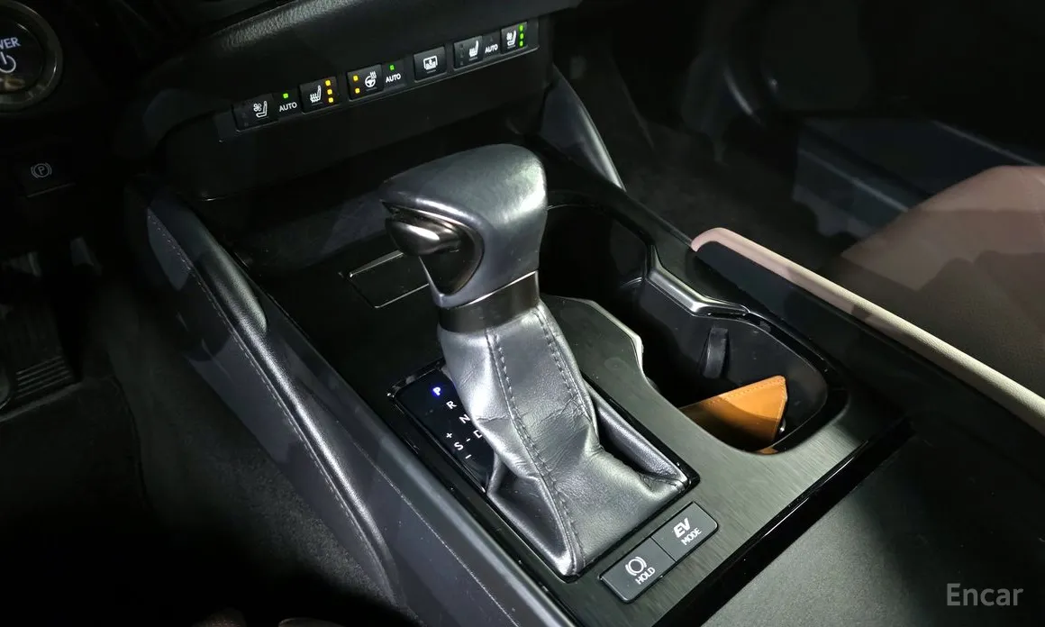 Фото 9 - Lexus ES