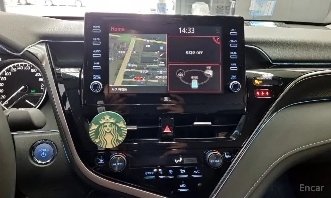 Фото 12 - Toyota Camry