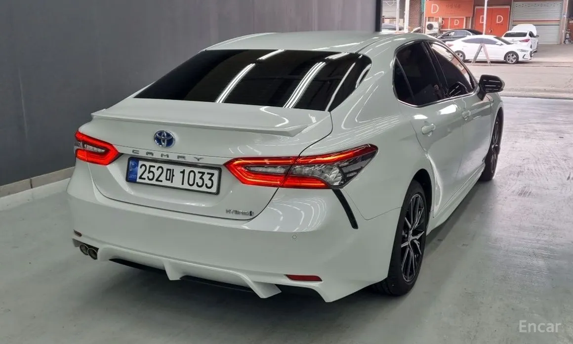 Фото 2 - Toyota Camry