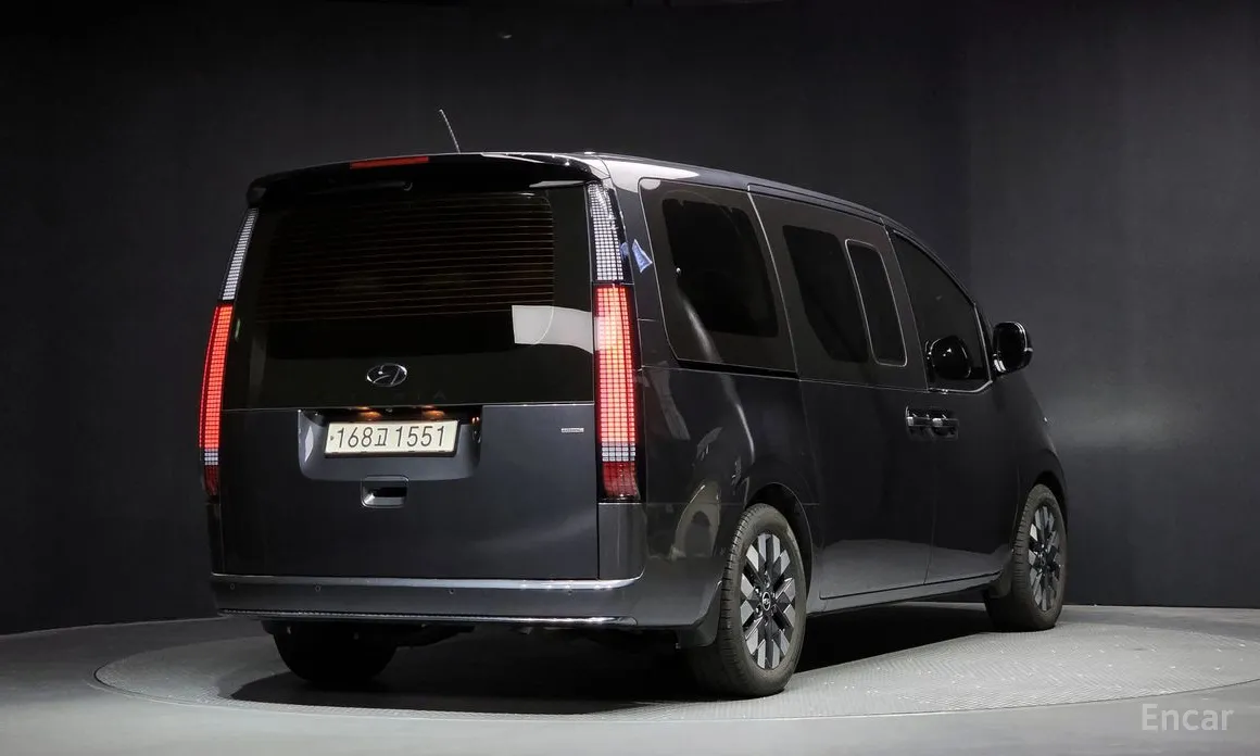 Фото 2 - Hyundai Staria