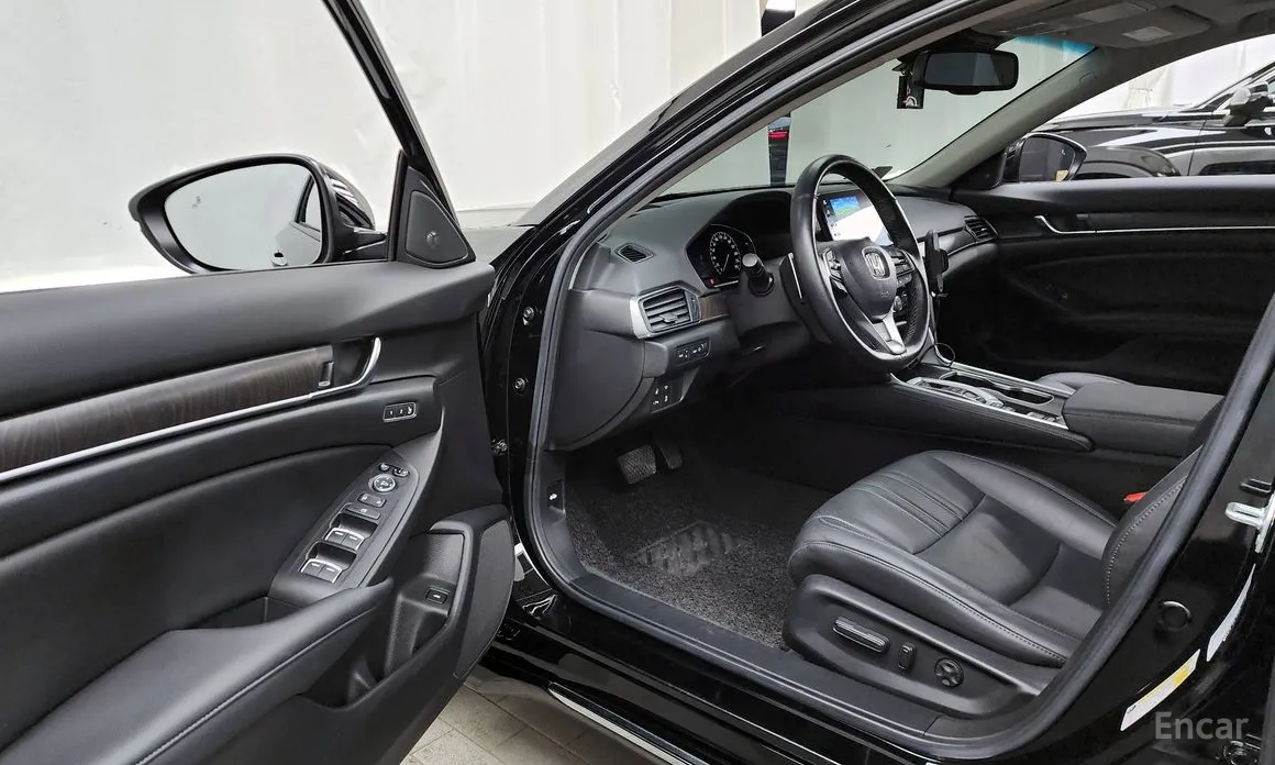 Фото 10 - Honda Accord