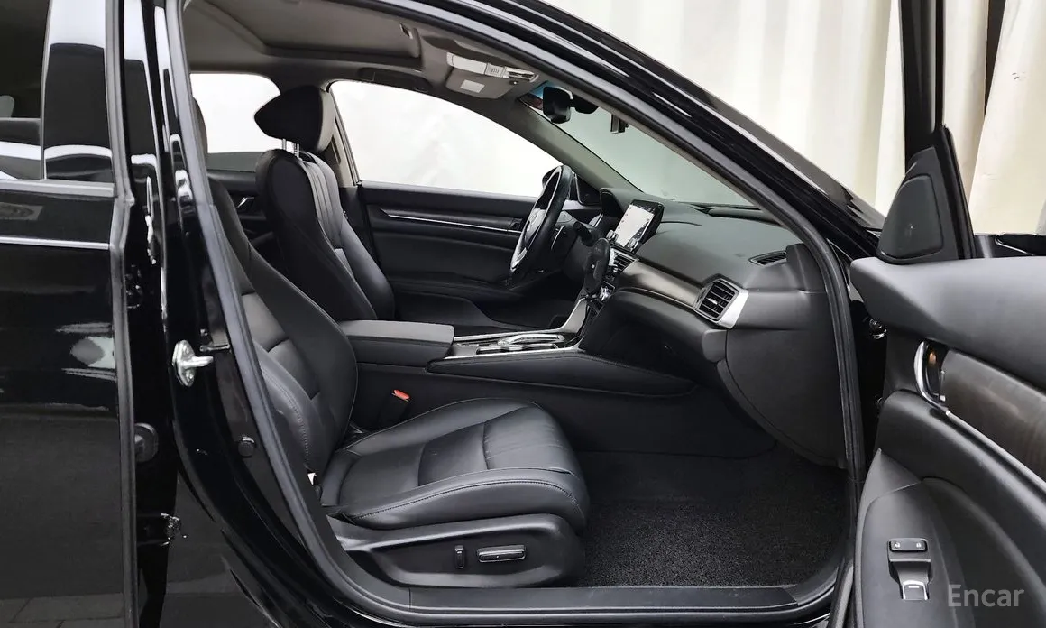 Фото 11 - Honda Accord