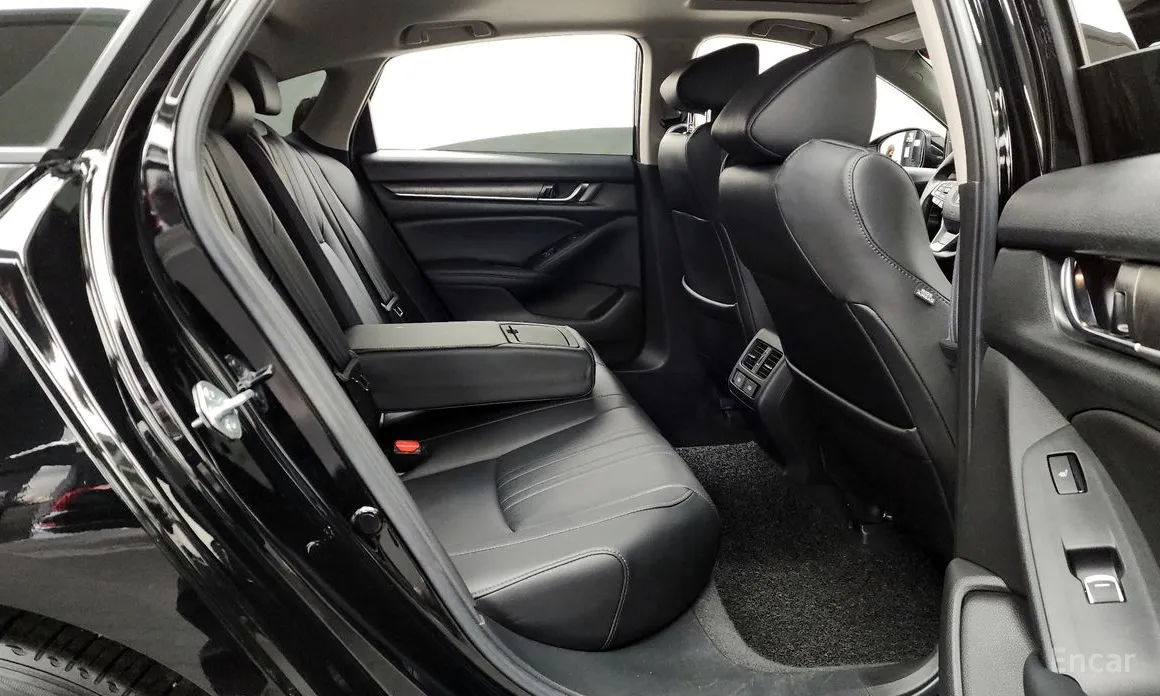 Фото 12 - Honda Accord