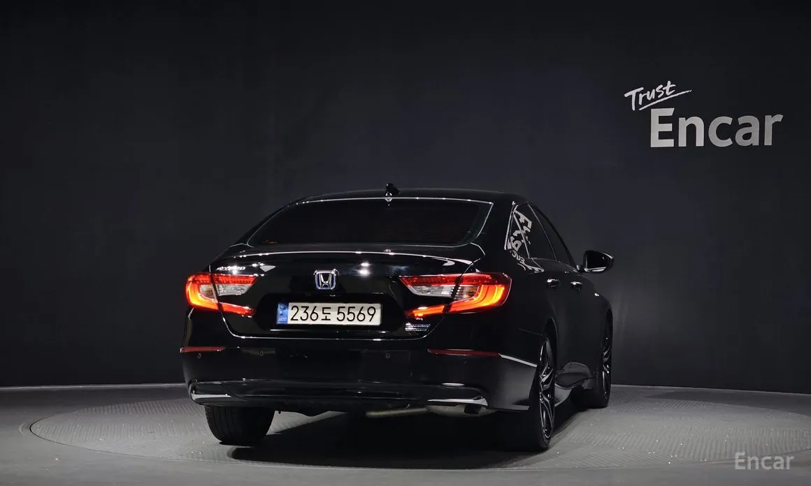 Фото 4 - Honda Accord