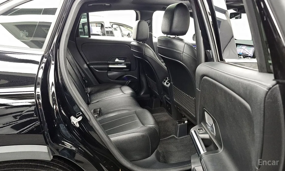 Фото 12 - Mercedes-Benz GLA-Class