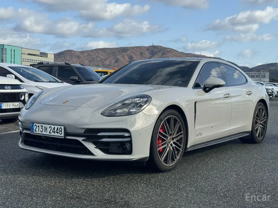 Фото 1 - Porsche Panamera