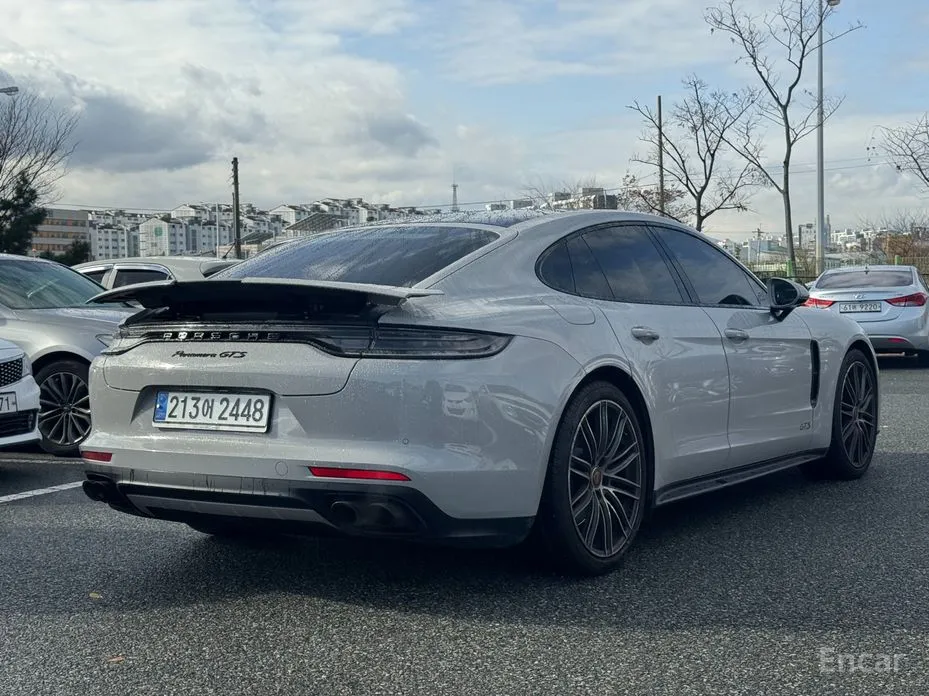Фото 2 - Porsche Panamera