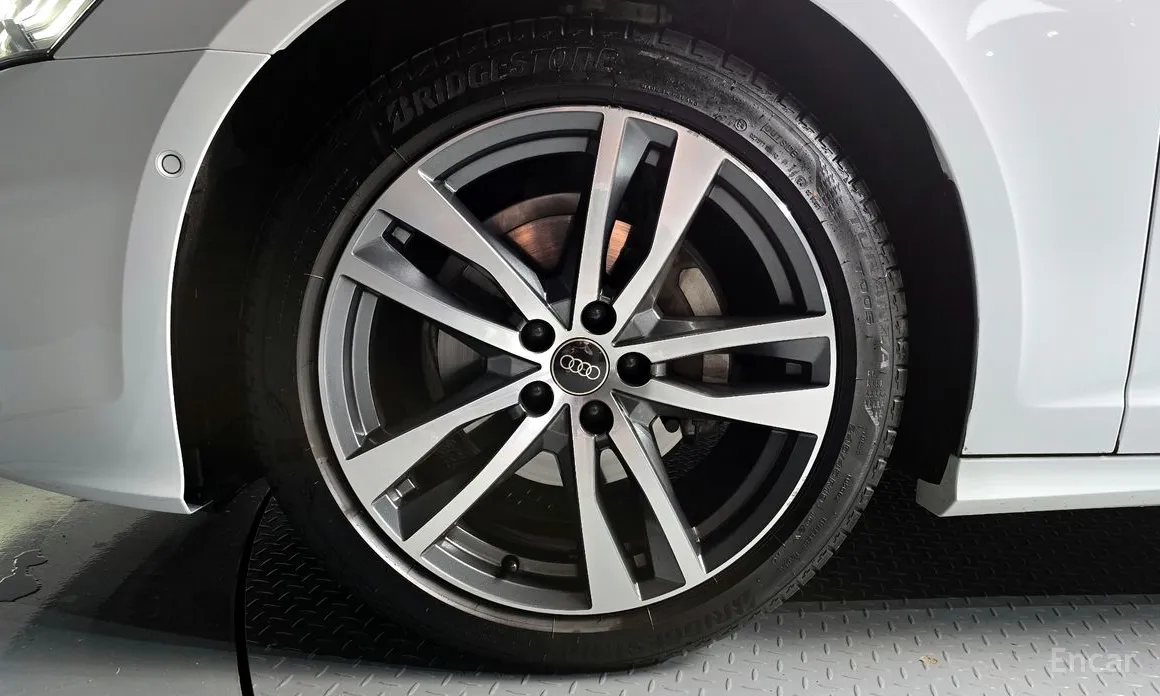 Фото 5 - Audi A6