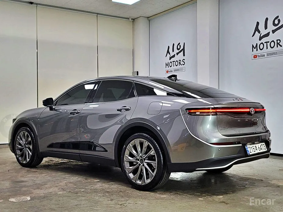 Фото 2 - Toyota Crown