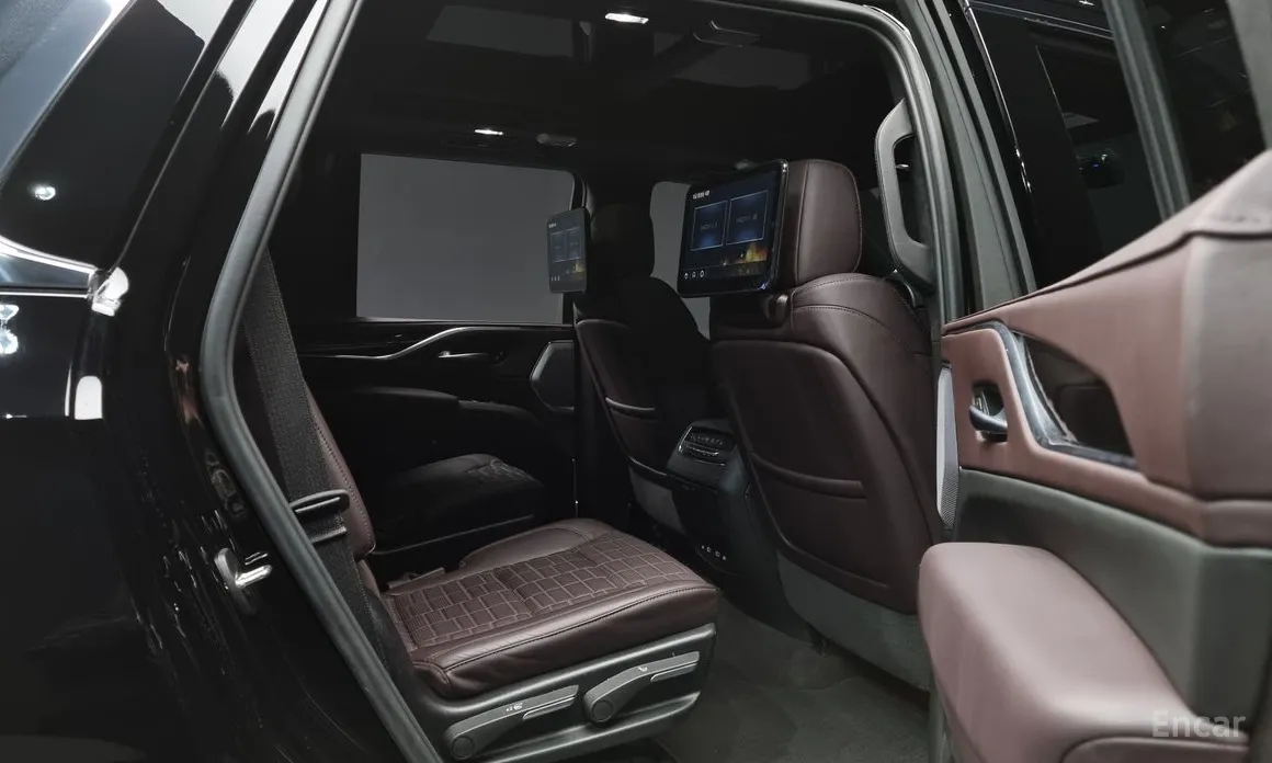 Фото 12 - Cadillac Escalade