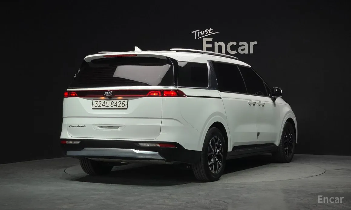 Фото 2 - Kia Carnival