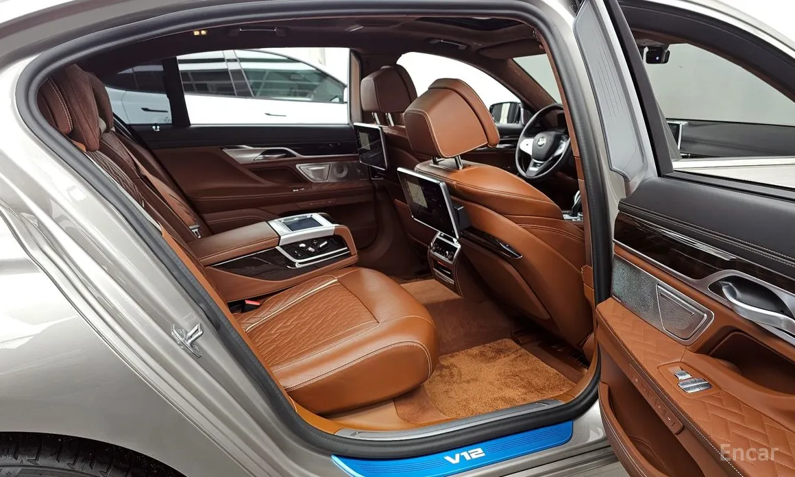 Фото 12 - BMW 7 Series