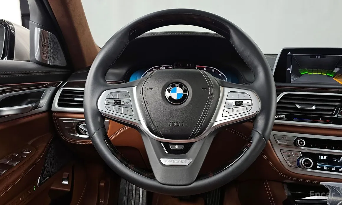 Фото 13 - BMW 7 Series