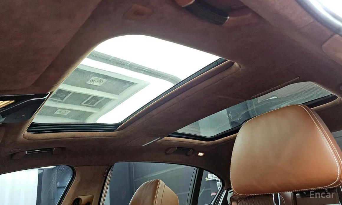 Фото 18 - BMW 7 Series