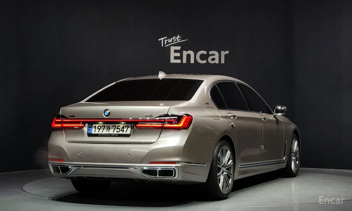 Фото 2 - BMW 7 Series