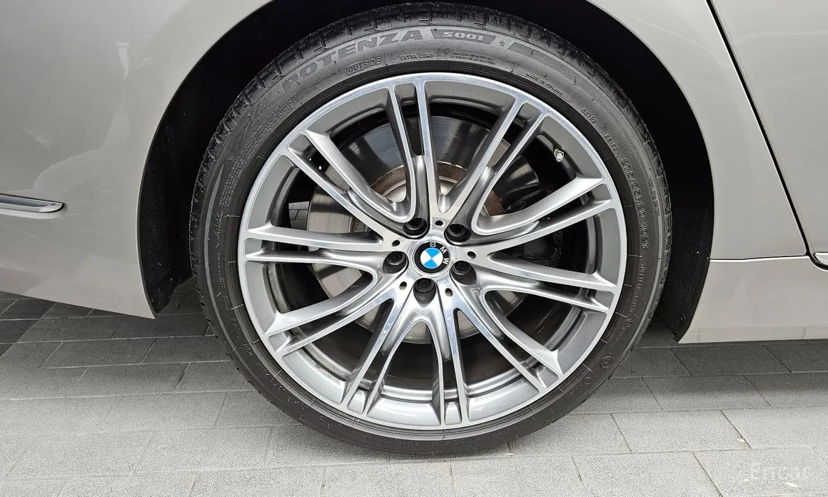 Фото 5 - BMW 7 Series